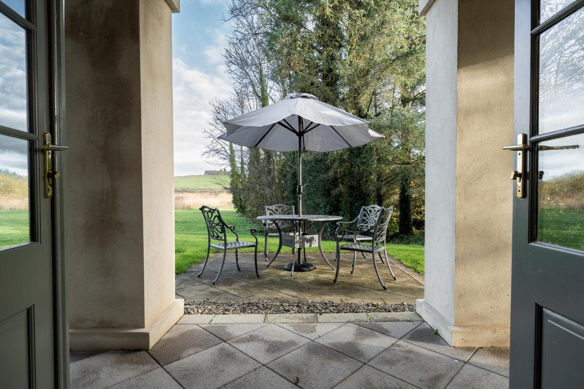 Escape Ordinary At Lough Erne Golf Village Enniskillen Eksteriør bilde
